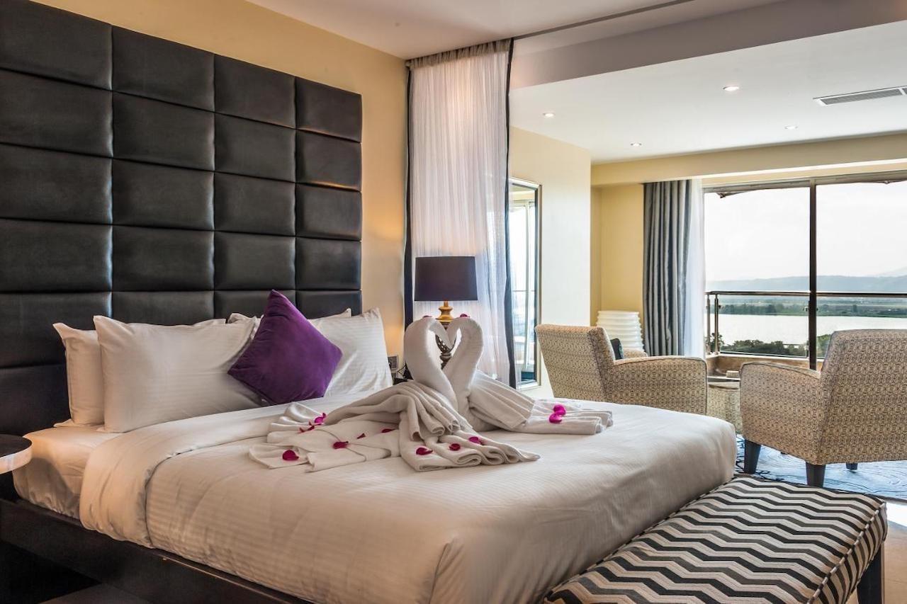 Acacia Premier Hotel キスム エクステリア 写真