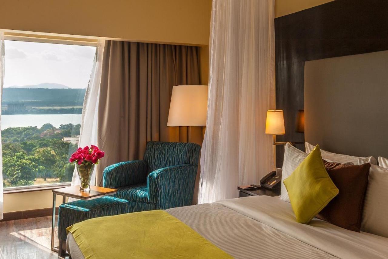 Acacia Premier Hotel キスム エクステリア 写真