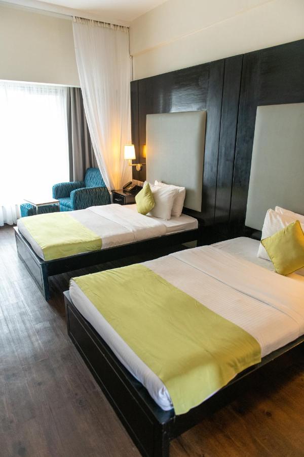 Acacia Premier Hotel キスム エクステリア 写真