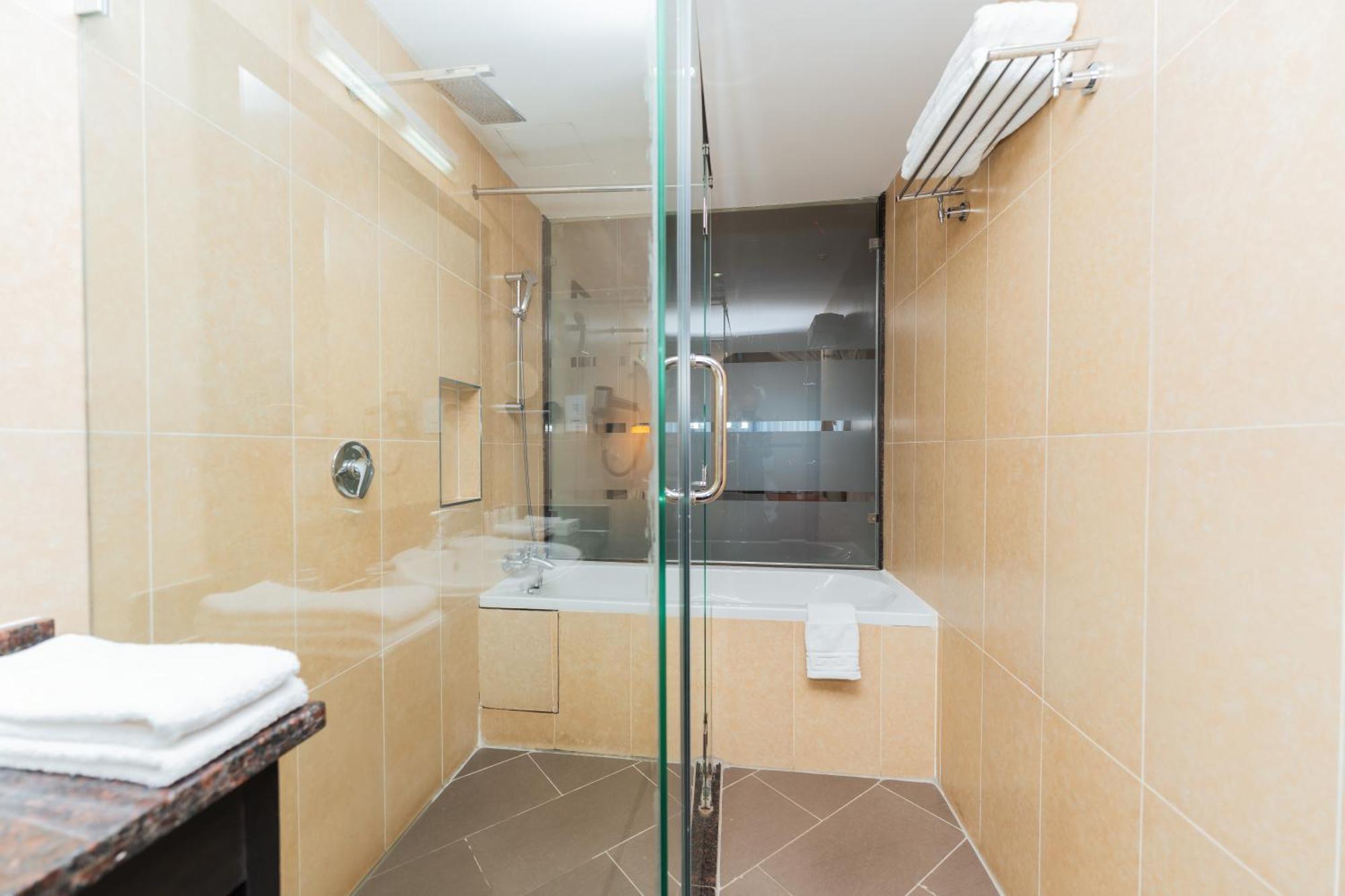 Acacia Premier Hotel キスム エクステリア 写真