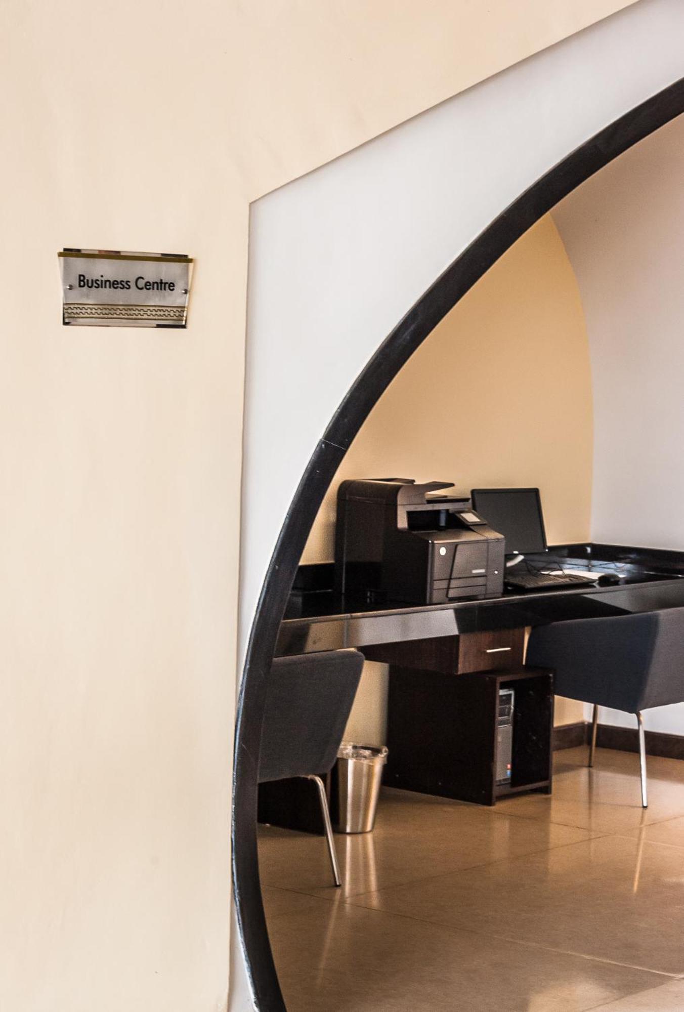 Acacia Premier Hotel キスム エクステリア 写真